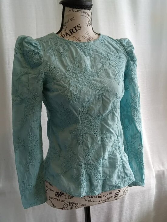 RW&CO. Tops - Vintage RW&CO. turquoise floral English lace long and puffy sleeves blouse